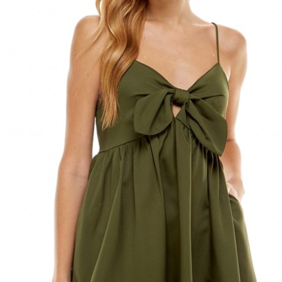 TCEC - Sleeveless Bow Dress - Picture 2 of 4